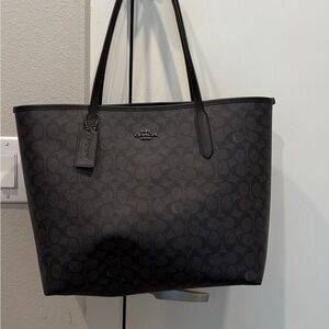 Coach Black Monogram Tote - Black 

City Tote Bag
In Signature Canvas